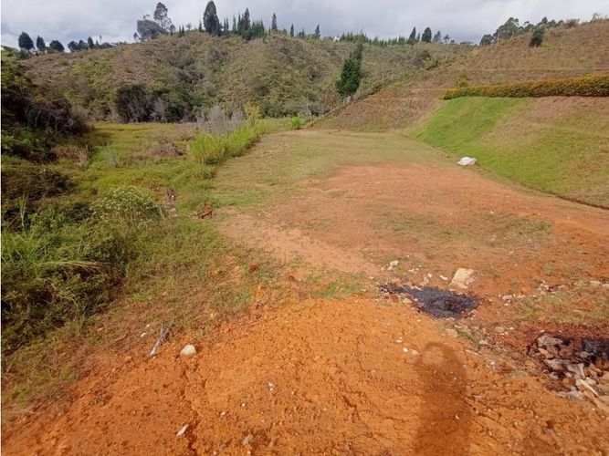 Lote en venta en La Mosca, Guarne, 2563 m² · foto 3 de 5