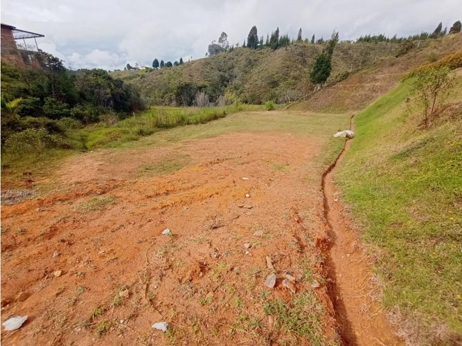 Lote en venta en La Mosca, Guarne, 2563 m² · foto 4 de 5