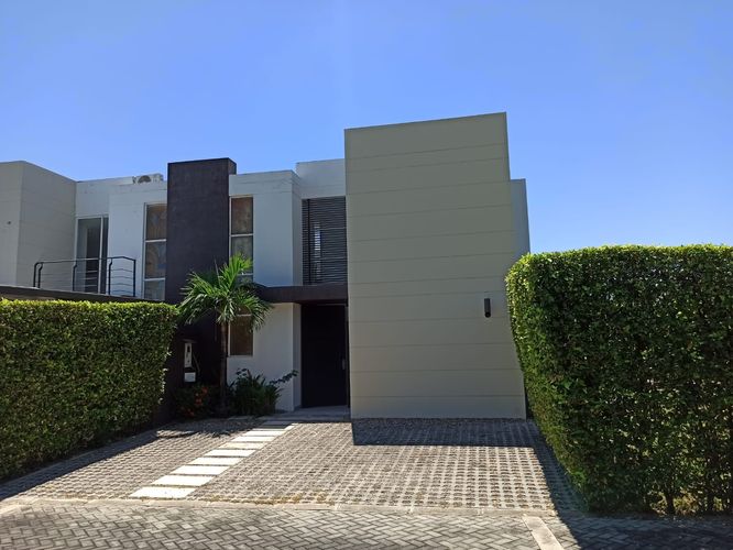 Casa de 3 alcobas en venta en Ricaurte, 150 m² · foto 2 de 24
