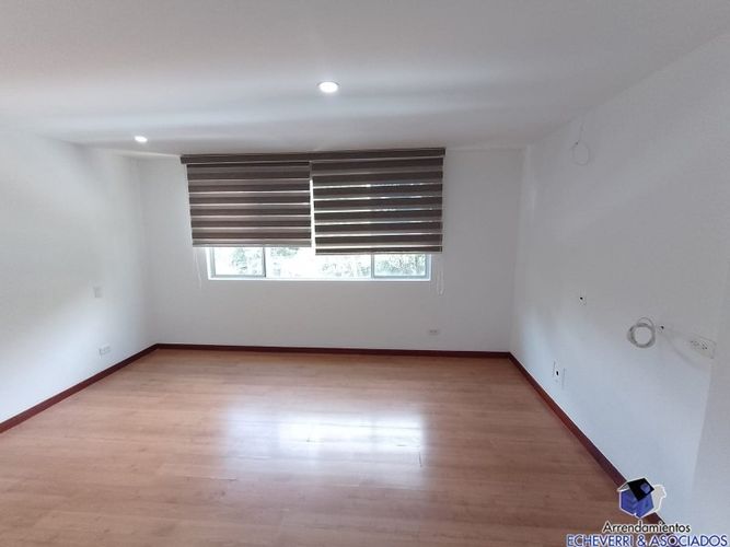 Apartamento de 3 alcobas en arriendo en Loma De Las Brujas, Envigado, 115 m² · foto 2 de 11