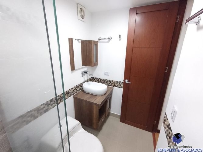 Apartamento de 3 alcobas en arriendo en Loma De Las Brujas, Envigado, 115 m² · foto 3 de 11