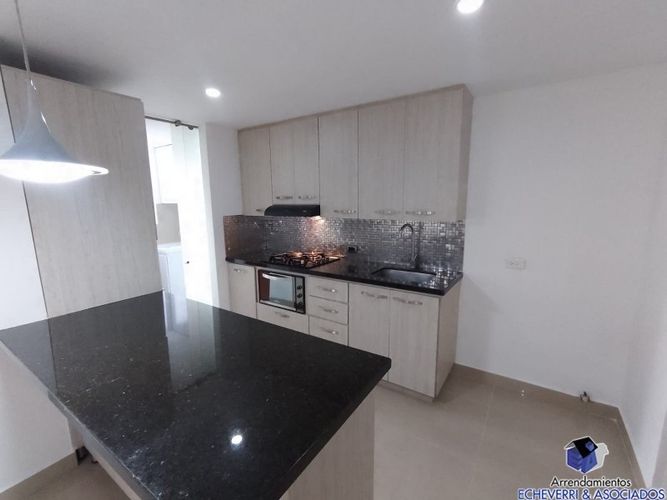 Apartamento de 3 alcobas en arriendo en Loma De Las Brujas, Envigado, 115 m² · foto 4 de 11