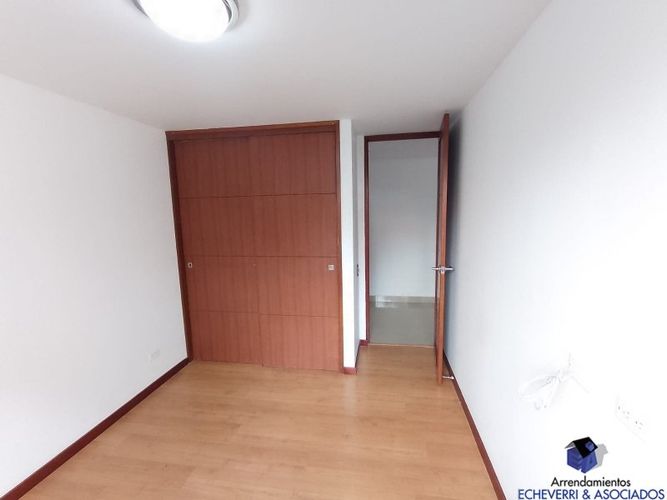 Apartamento de 3 alcobas en arriendo en Loma De Las Brujas, Envigado, 115 m² · foto 8 de 11