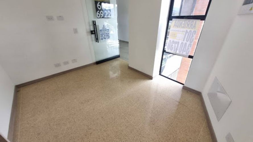 Oficina en arriendo en San Diego, Medellín, 30 m² · foto 2 de 5