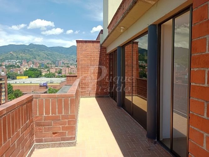 Apartamento de 4 alcobas en arriendo en Lorena, Medellín, 220 m² · foto 2 de 24