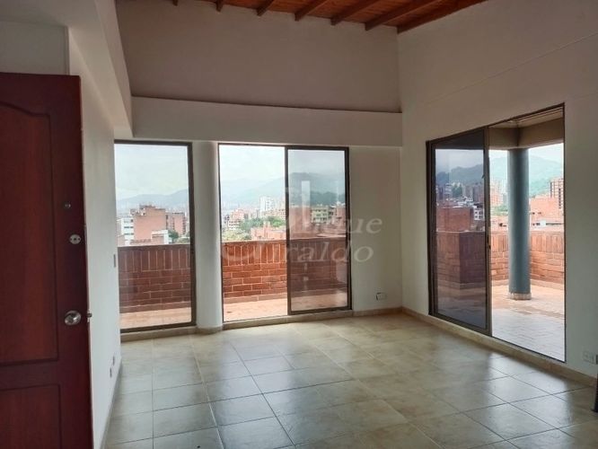 Apartamento de 4 alcobas en arriendo en Lorena, Medellín, 220 m² · foto 5 de 24