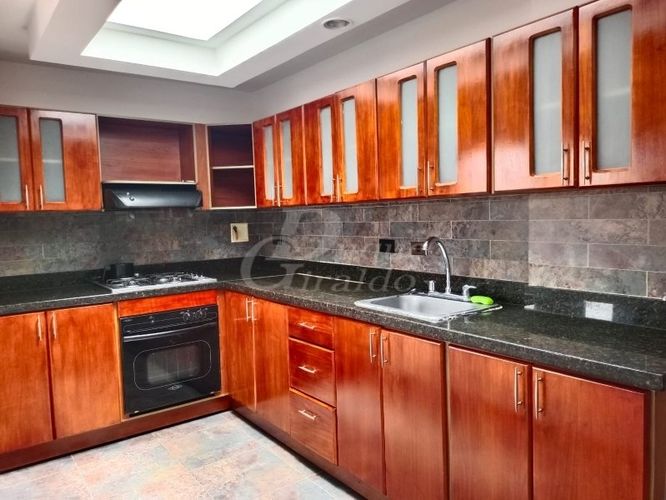 Apartamento de 4 alcobas en arriendo en Lorena, Medellín, 220 m² · foto 6 de 24