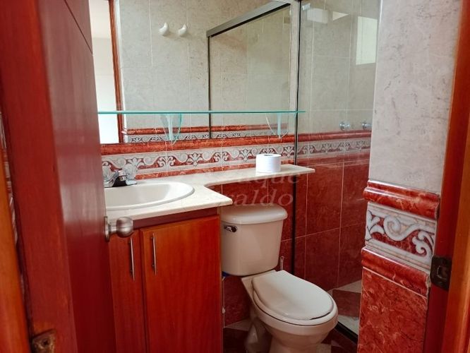 Apartamento de 4 alcobas en arriendo en Lorena, Medellín, 220 m² · foto 11 de 24