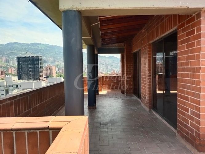Apartamento de 4 alcobas en arriendo en Lorena, Medellín, 220 m² · foto 16 de 24