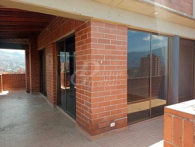Apartamento de 4 alcobas en arriendo en Lorena, Medellín, 220 m² · foto 17 de 24