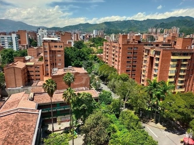 Apartamento de 4 alcobas en arriendo en Lorena, Medellín, 220 m² · foto 19 de 24