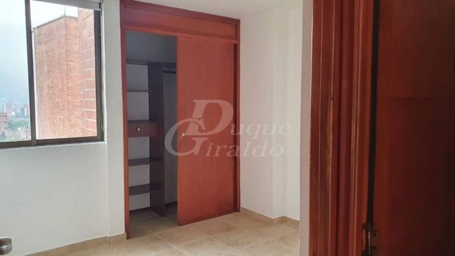 Apartamento de 4 alcobas en arriendo en Lorena, Medellín, 220 m² · foto 23 de 24