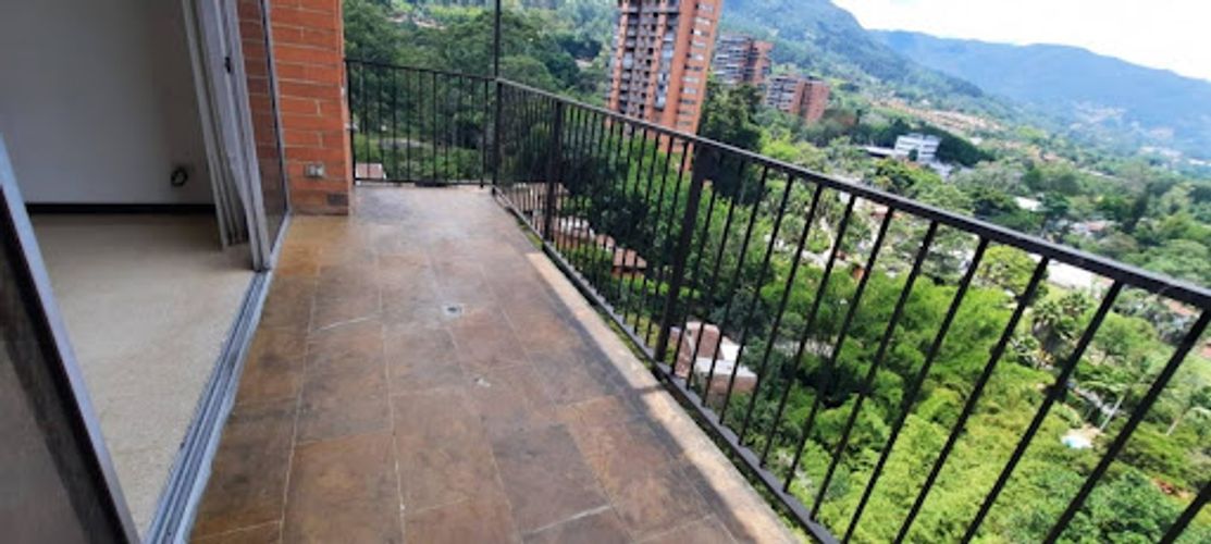 Apartamento de 2 alcobas en arriendo en San Lucas, Medellín, 130 m² · foto 12 de 24