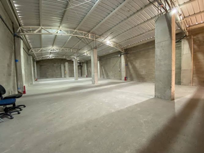 Bodega en arriendo en Cabecera San Antonio De Prado, Medellín, 320 m² · foto 3 de 10