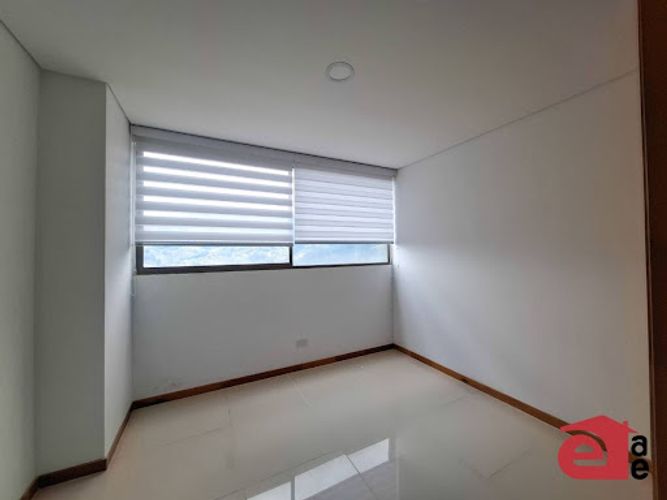 Apartamento de 3 alcobas en arriendo en Loma De San Jose, Sabaneta, 104 m² · foto 5 de 18