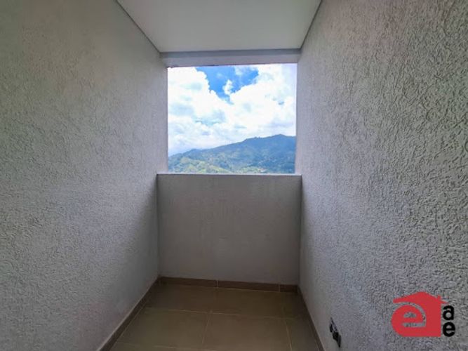 Apartamento de 3 alcobas en arriendo en Loma De San Jose, Sabaneta, 104 m² · foto 13 de 18
