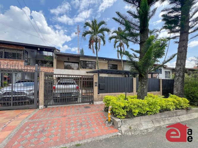 Casa de 5 alcobas en arriendo en Belen La Palma, Medellín, 220 m² · foto 20 de 20