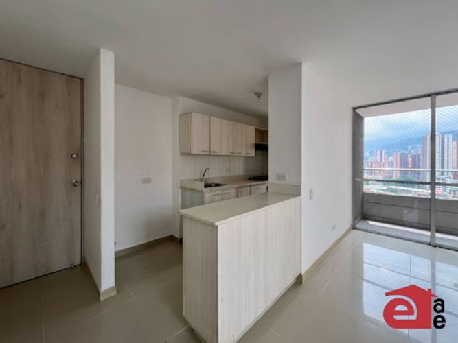 Apartamento de 3 alcobas en arriendo en Prados De Sabaneta, Sabaneta, 75 m² · foto 2 de 13