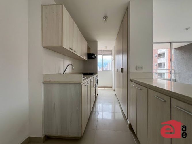 Apartamento de 3 alcobas en arriendo en Prados De Sabaneta, Sabaneta, 75 m² · foto 3 de 13