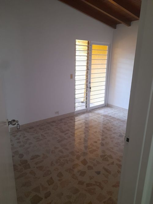 Apartamento de 6 alcobas en arriendo en La Castellana, Medellín, 300 m² · foto 14 de 18