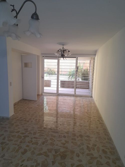 Apartamento de 6 alcobas en arriendo en La Castellana, Medellín, 300 m² · foto 3 de 18
