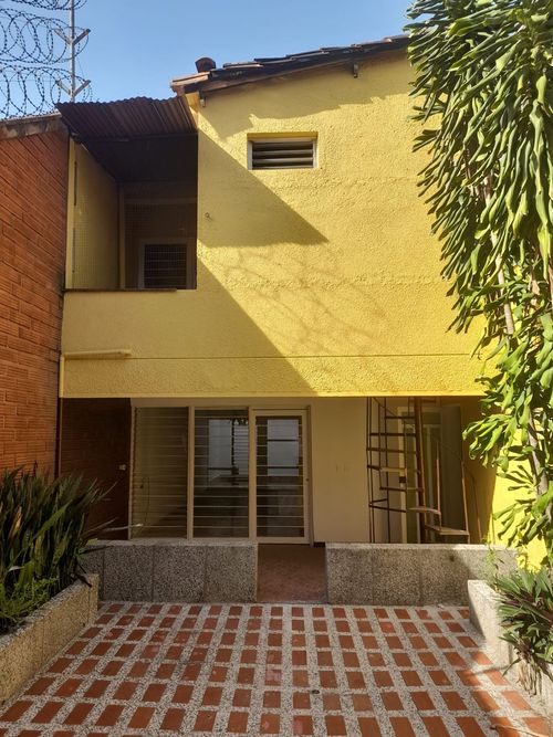 Apartamento de 6 alcobas en arriendo en La Castellana, Medellín, 300 m² · foto 12 de 18