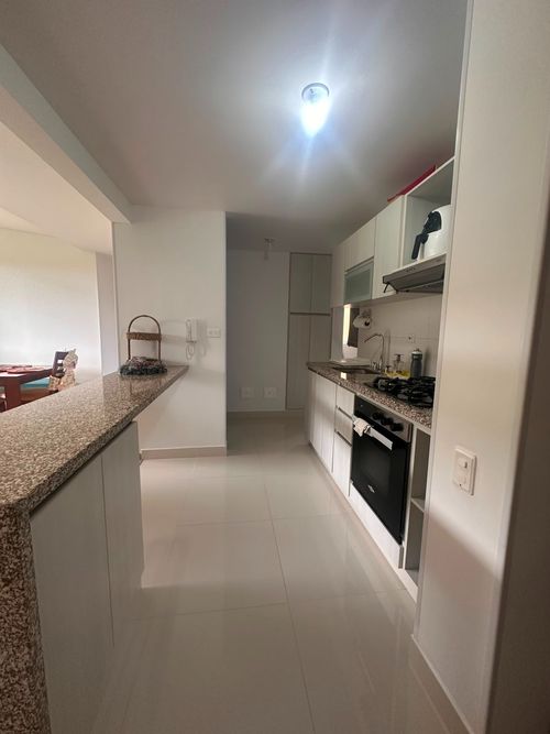 Apartamento de 3 alcobas en venta en La Estancia, Madrid, 90 m² · foto 9 de 24