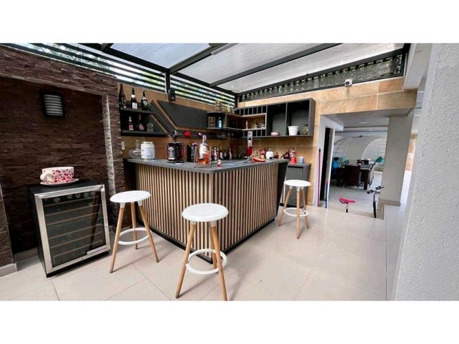 Casa de 6 alcobas en venta en San Carlos, Ibagué, 400 m² · foto 3 de 24