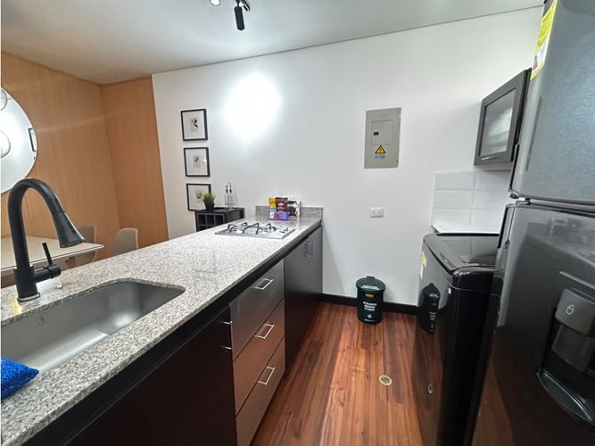 Apartaestudio en venta en El Poblado, Medellín, 52 m² · foto 3 de 12