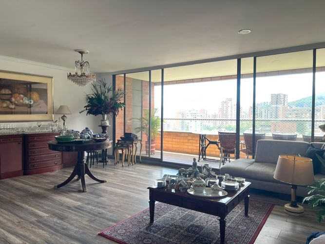 Apartamento de 2 alcobas en venta en El Poblado, Medellín, 142 m² · foto 2 de 15
