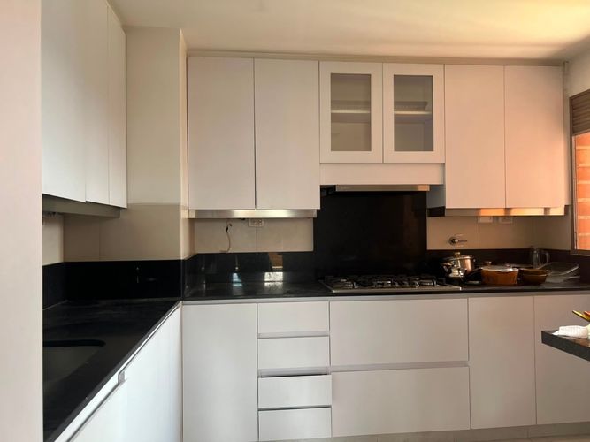 Apartamento de 2 alcobas en venta en El Poblado, Medellín, 142 m² · foto 4 de 15