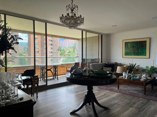 Apartamento de 2 alcobas en venta en El Poblado, Medellín, 142 m² · foto 1 de 15
