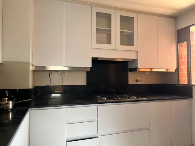 Apartamento de 2 alcobas en venta en El Poblado, Medellín, 142 m² · foto 5 de 15