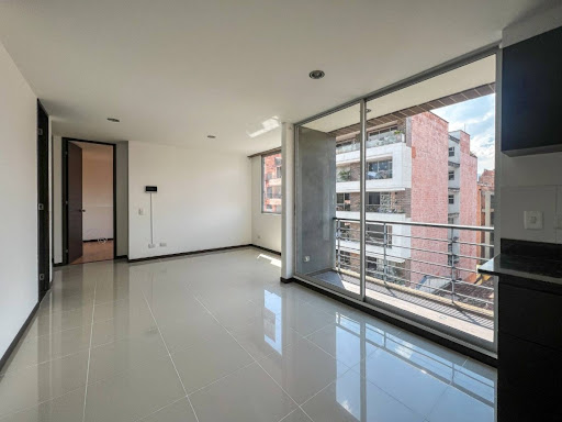 Apartamento en arriendo en El Portal, Envigado · foto 2 de 13
