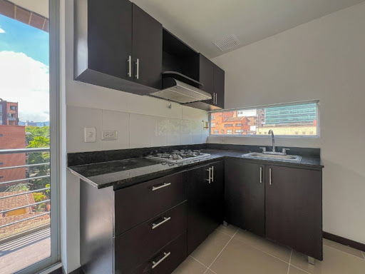 Apartamento en arriendo en El Portal, Envigado · foto 3 de 13