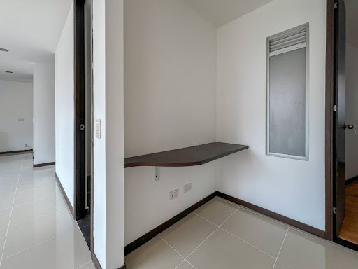 Apartamento en arriendo en El Portal, Envigado · foto 4 de 13