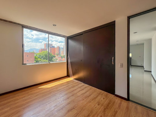 Apartamento en arriendo en El Portal, Envigado · foto 5 de 13