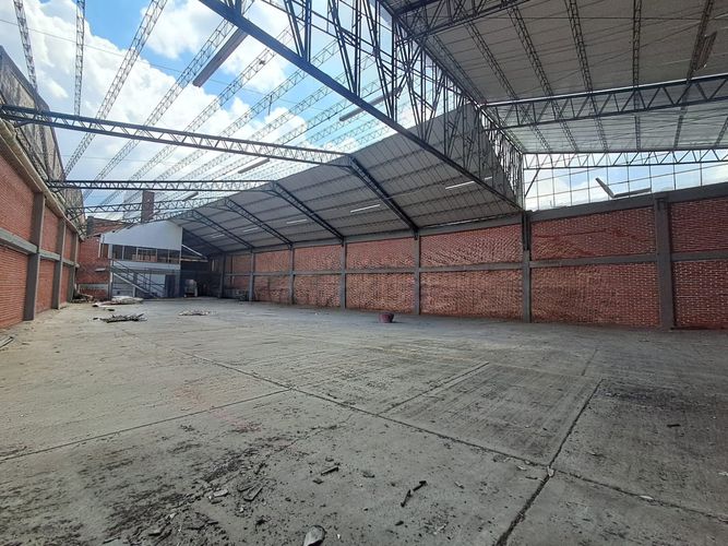 Bodega en arriendo en Cr. Sakabuma, Dosquebradas, 950 m² · foto 2 de 8