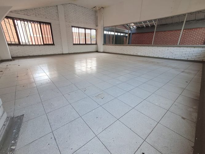 Bodega en arriendo en Cr. Sakabuma, Dosquebradas, 950 m² · foto 6 de 8