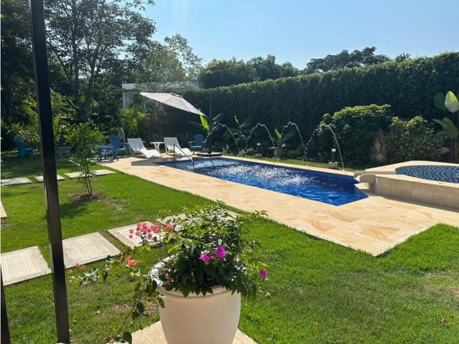 Casa de 5 alcobas en venta en Alfaguara, Jamundí, 276 m² · foto 2 de 24