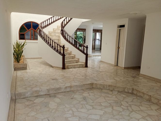Casa de 4 alcobas en venta en El Ingenio, Cali, 450 m² · foto 2 de 24