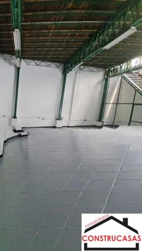 Bodega en arriendo en San Benito, Medellín, 180 m² · foto 2 de 6