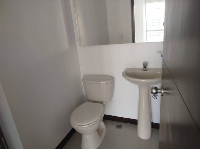 Oficina en arriendo en El Tesoro, Medellín, 34 m² · foto 4 de 5