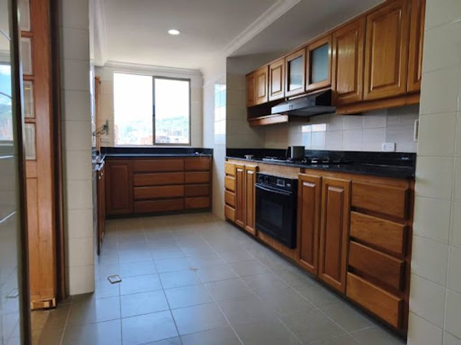 Apartamento de 3 alcobas en arriendo en Los Balsos, Medellín, 227 m² · foto 4 de 22