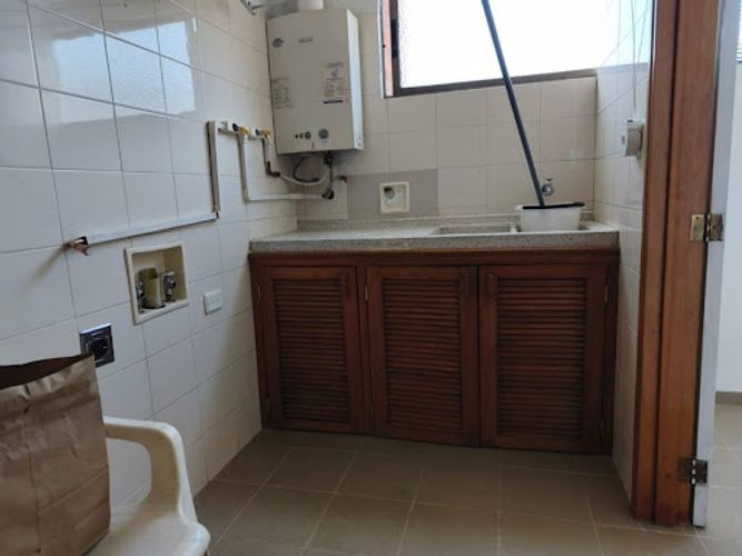 Apartamento de 3 alcobas en arriendo en Los Balsos, Medellín, 227 m² · foto 6 de 22