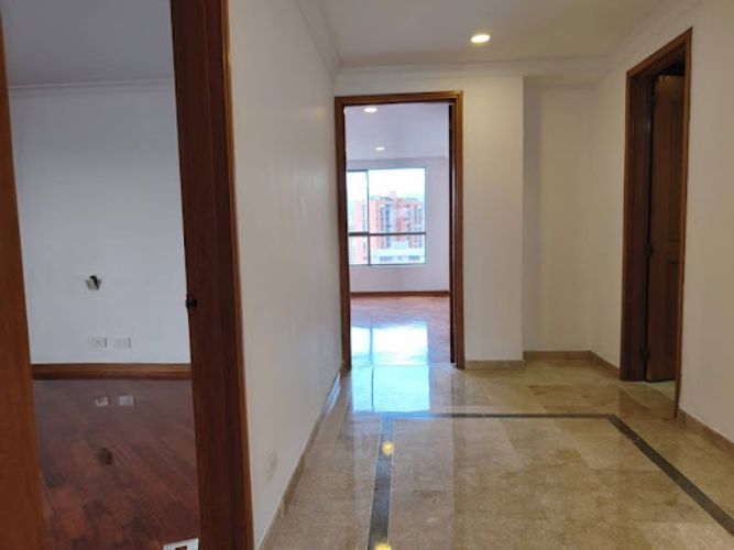 Apartamento de 3 alcobas en arriendo en Los Balsos, Medellín, 227 m² · foto 7 de 22