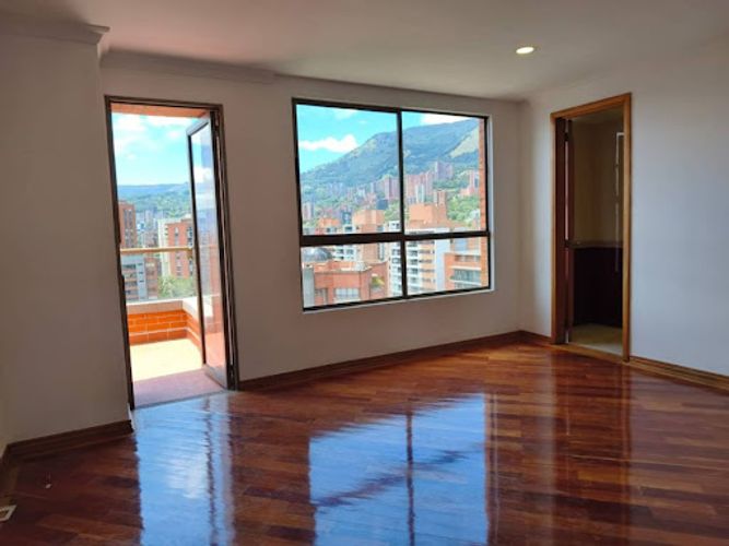 Apartamento de 3 alcobas en arriendo en Los Balsos, Medellín, 227 m² · foto 8 de 22