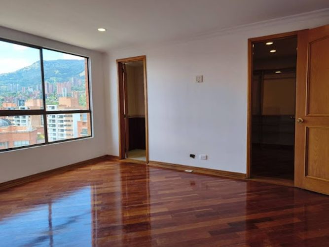Apartamento de 3 alcobas en arriendo en Los Balsos, Medellín, 227 m² · foto 9 de 22