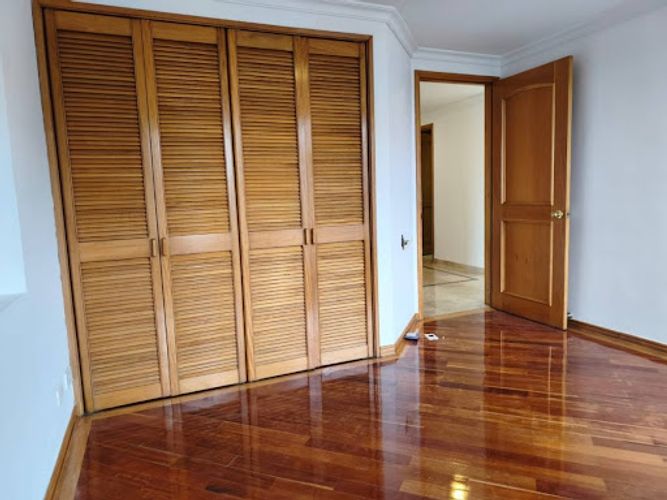 Apartamento de 3 alcobas en arriendo en Los Balsos, Medellín, 227 m² · foto 14 de 22