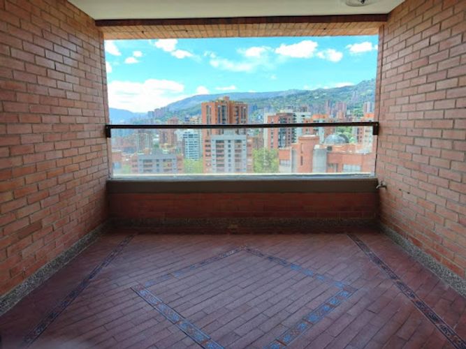 Apartamento de 3 alcobas en arriendo en Los Balsos, Medellín, 227 m² · foto 18 de 22